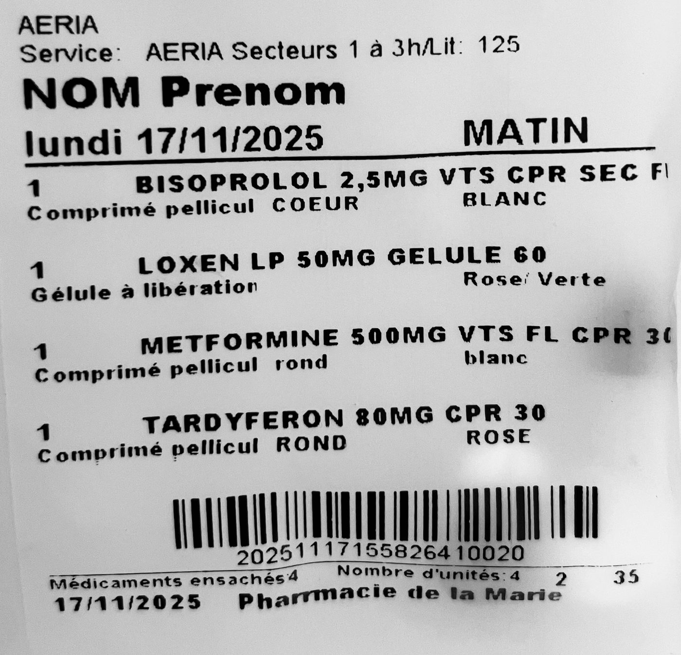 Détail d'un sachet-dose avec la liste des médicaments et le code-barres